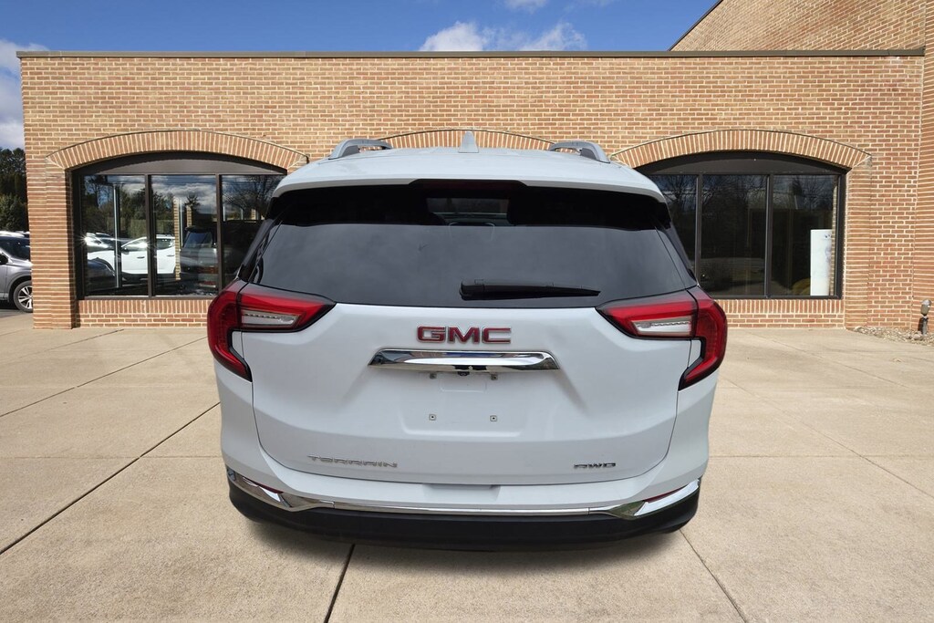 Used 2024 GMC Terrain SLT SUV