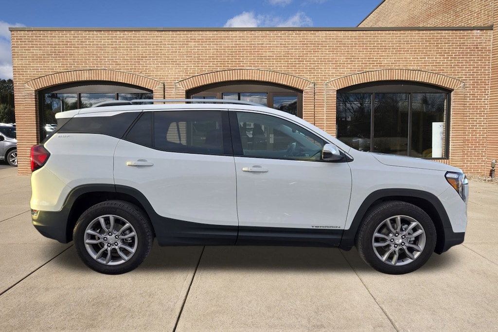 Used 2024 GMC Terrain SLT SUV