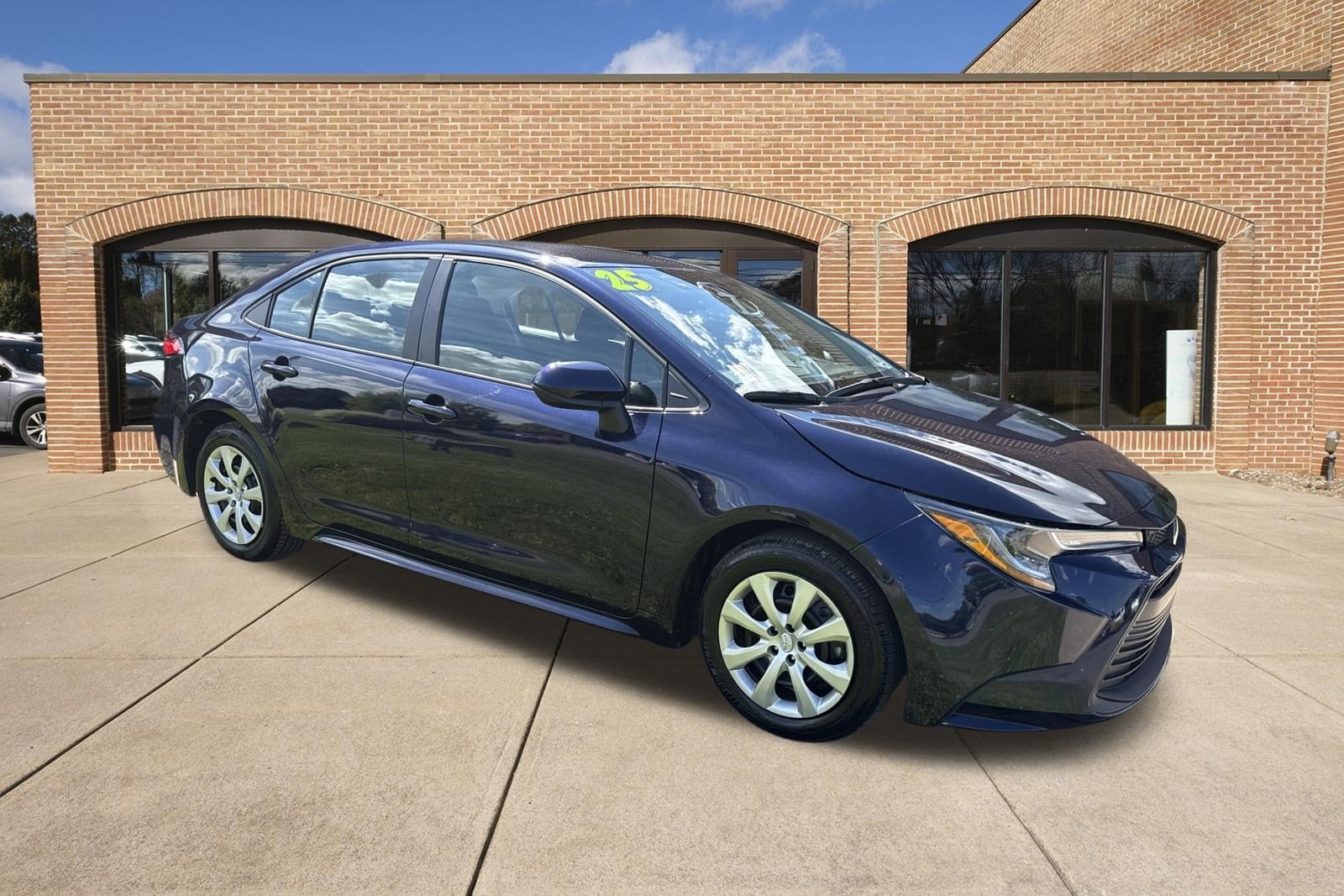 2025 Toyota Corolla LE - Photo 1