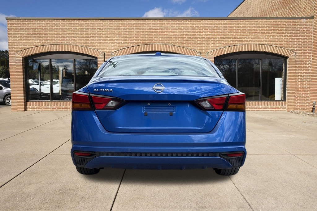 Used 2025 Nissan Altima SV Sedan