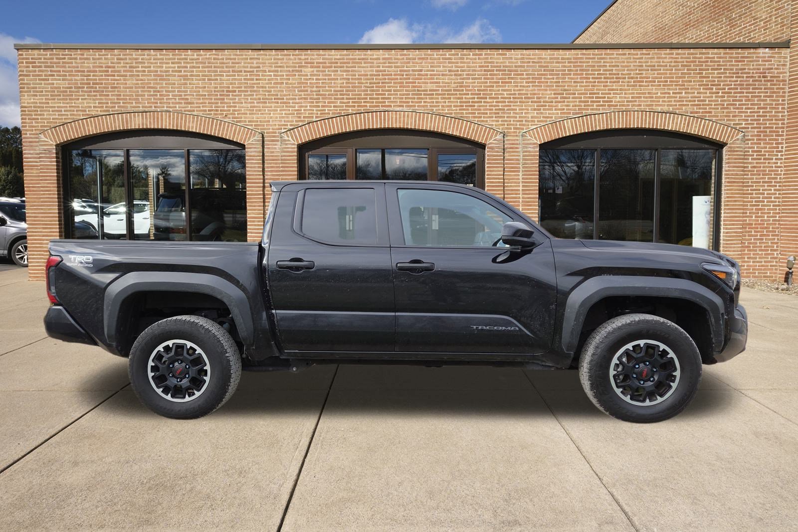 2024 Toyota Tacoma TRD Off-Road Limited photo 2