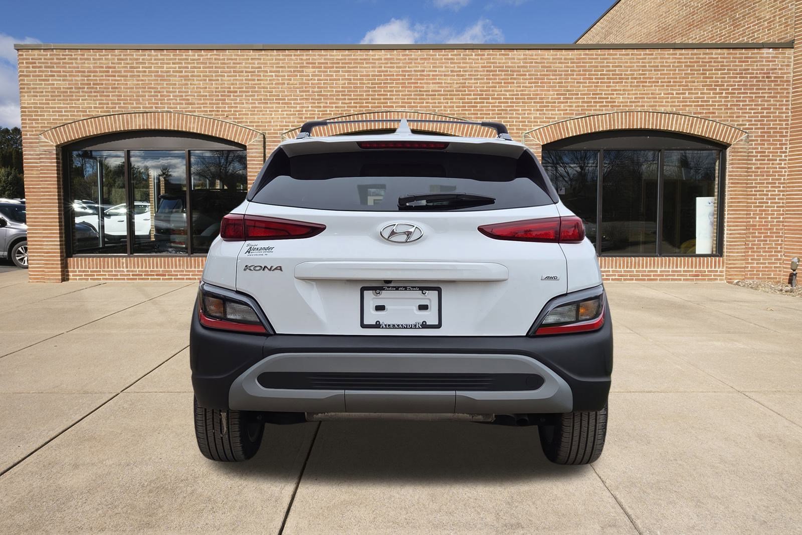 2023 Hyundai Kona SEL photo 2