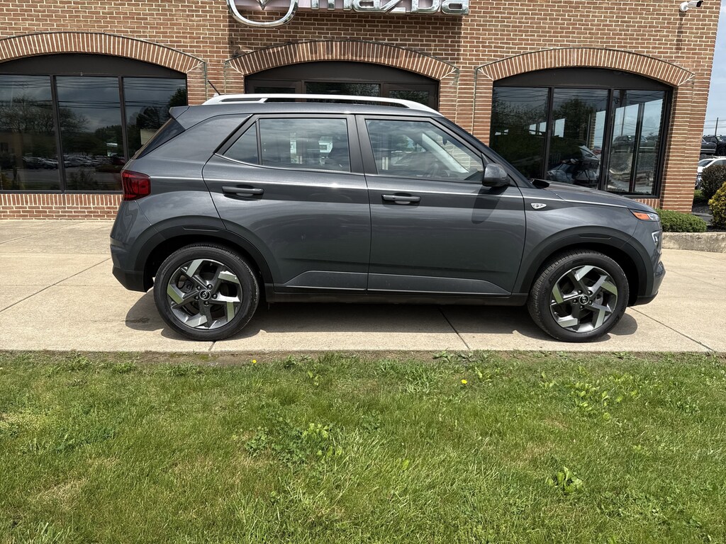 Used 2025 Hyundai Venue SEL SUV