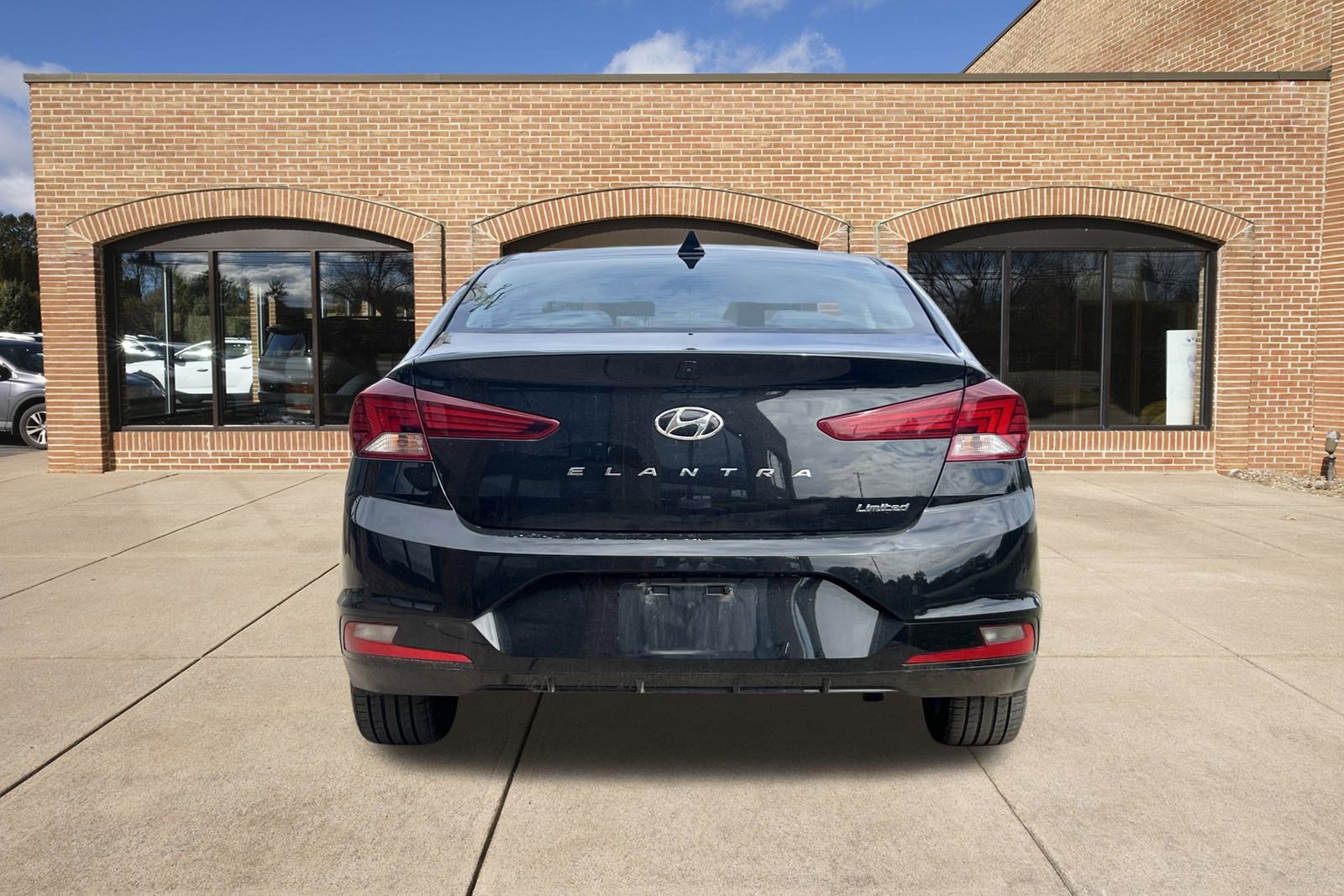 2020 Hyundai Elantra Limited photo 4