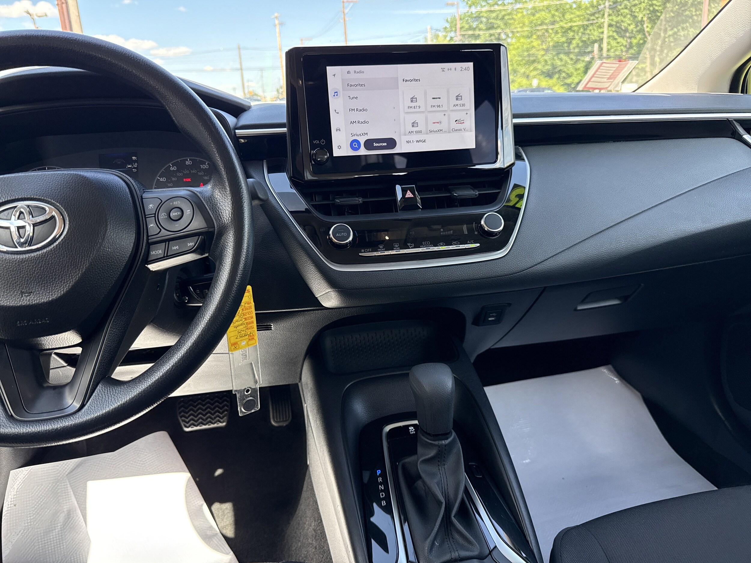 2025 Toyota Corolla LE - Photo 24