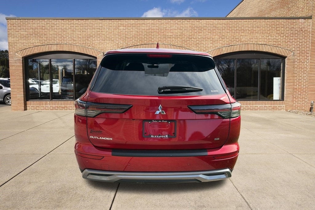Used 2025 Mitsubishi Outlander SE SUV