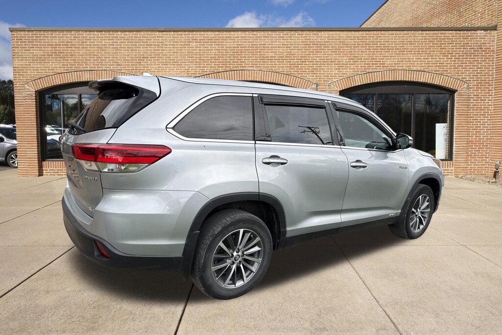 Used 2019 Toyota Highlander XLE V6 SUV