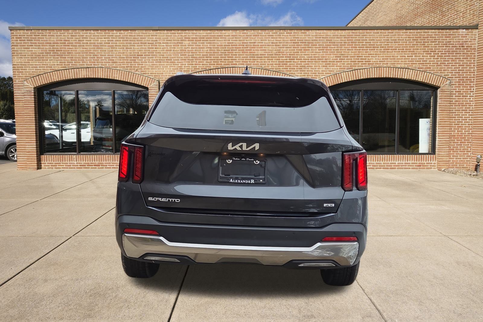 2024 Kia Sorento S photo 3