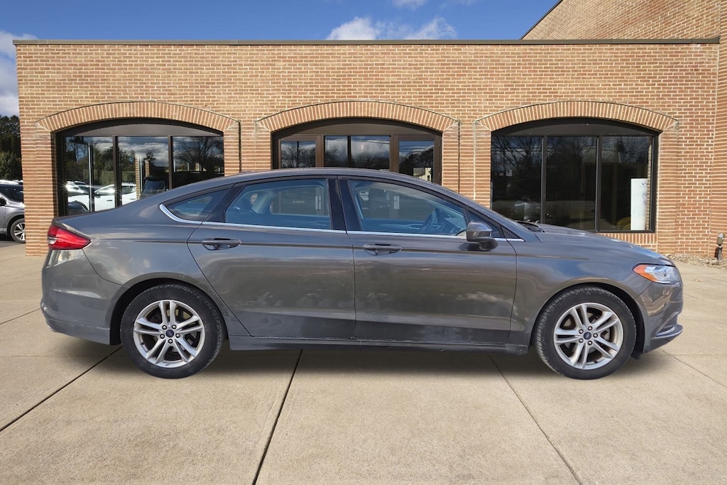 Used 2018 Ford Fusion SE Sedan