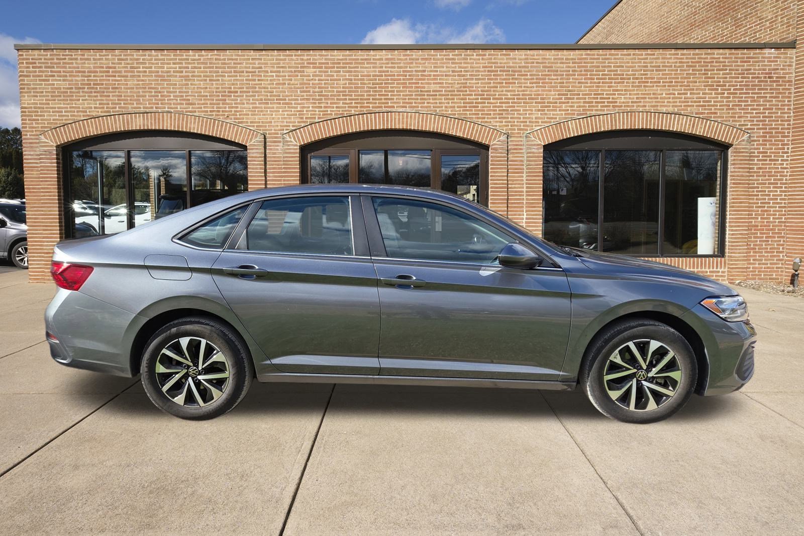 2024 Volkswagen Jetta 1.5T S photo 2