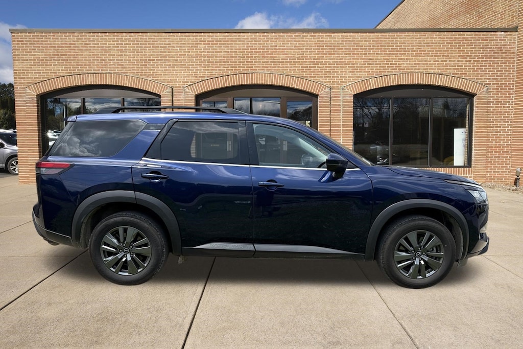 Used 2025 Nissan Pathfinder SV SUV