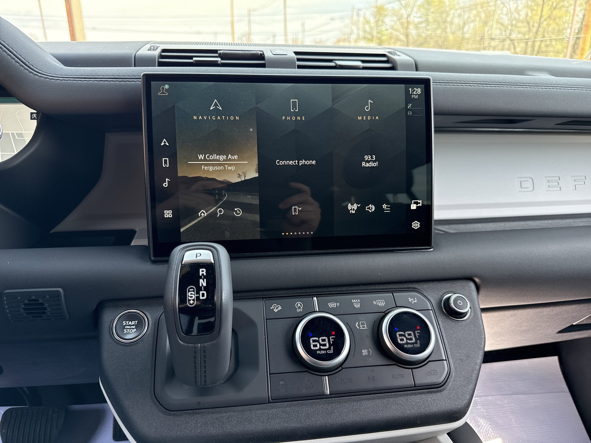 2025 Land Rover Defender S - Photo 25