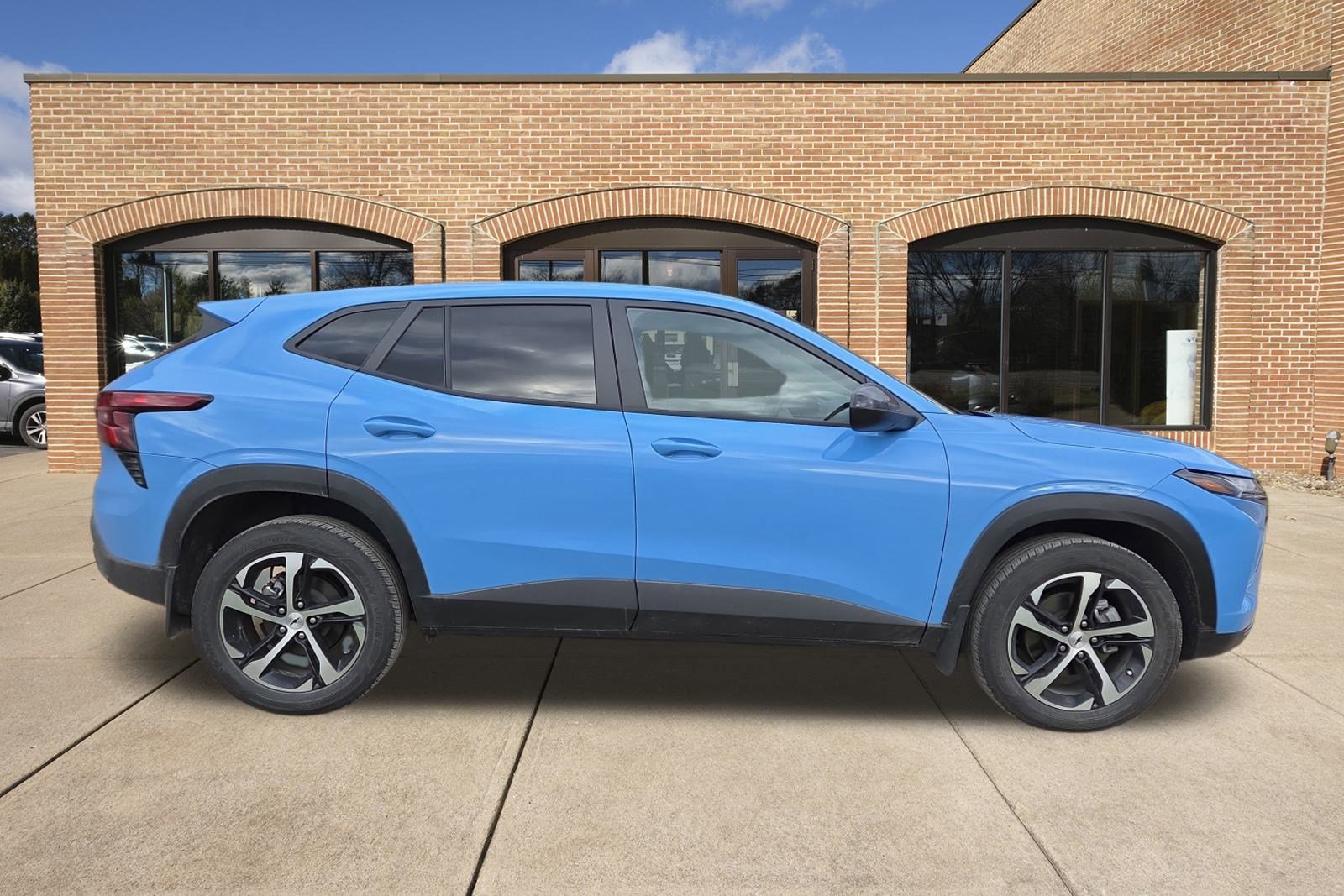 2024 Chevrolet Trax photo 2