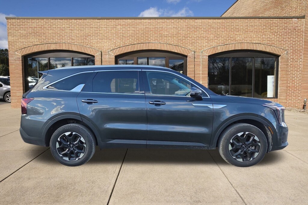 Used 2024 Kia Sorento S SUV