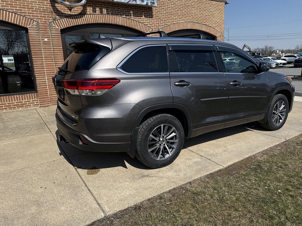 Used 2017 Toyota Highlander XLE V6 SUV