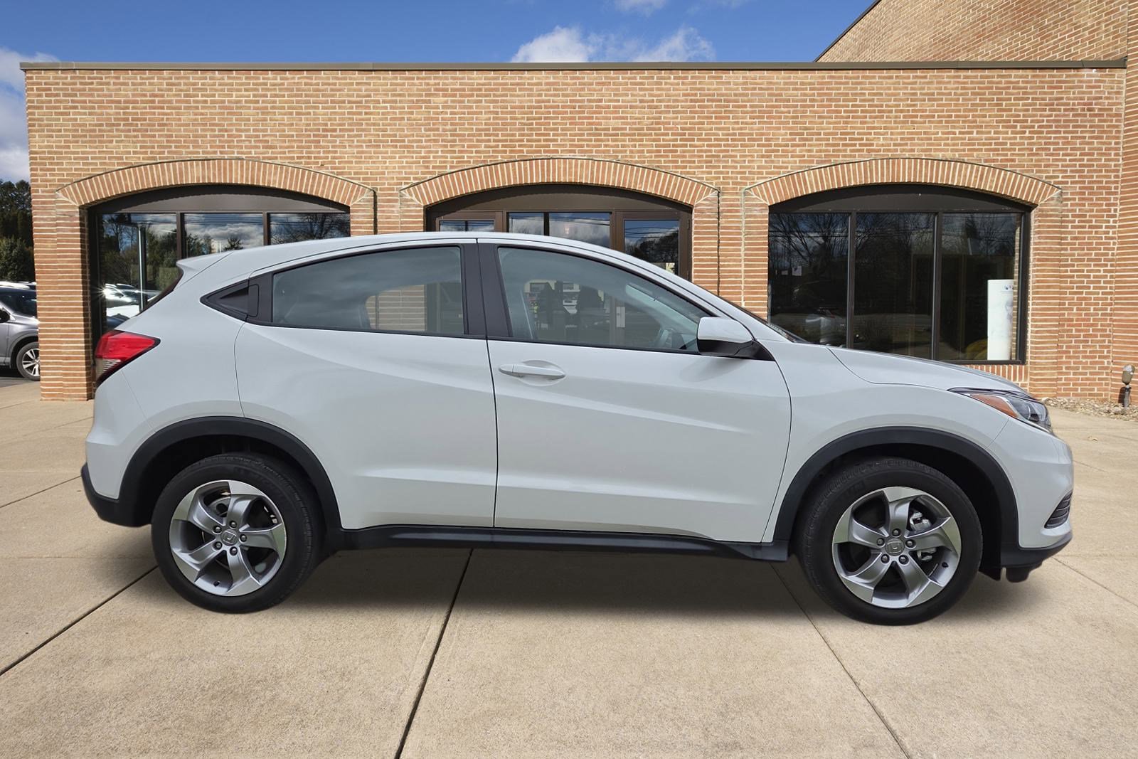 2022 Honda HR-V LX photo 2