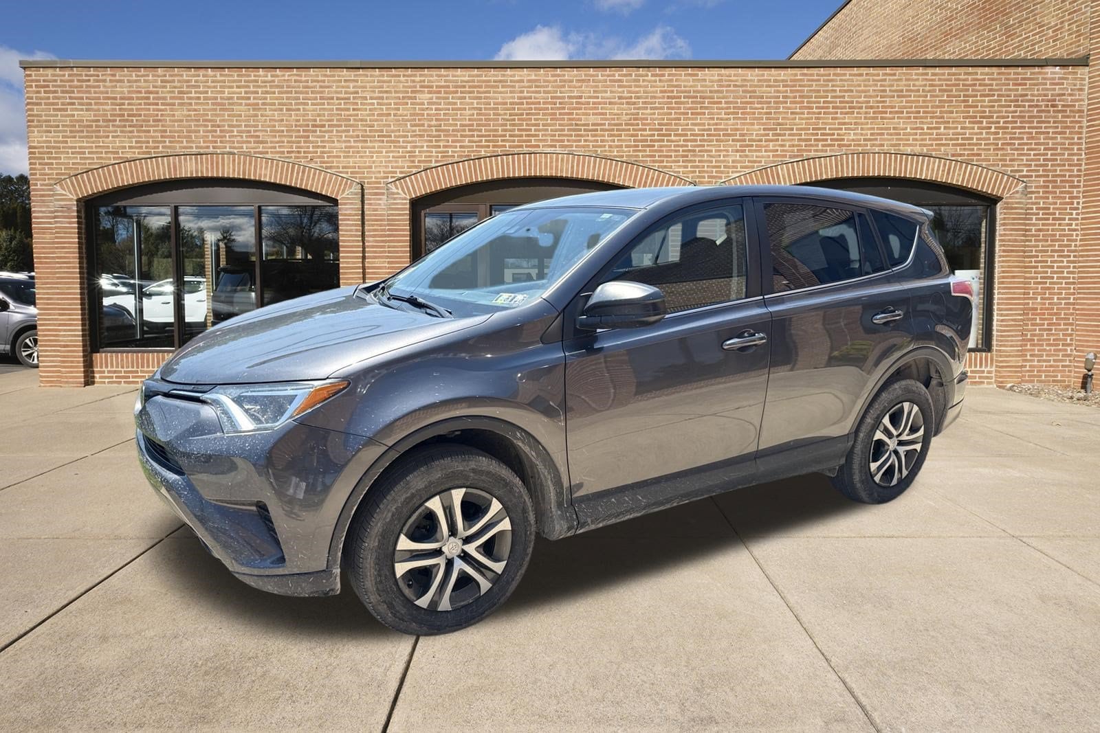 2018 Toyota RAV4 LE - Photo 7