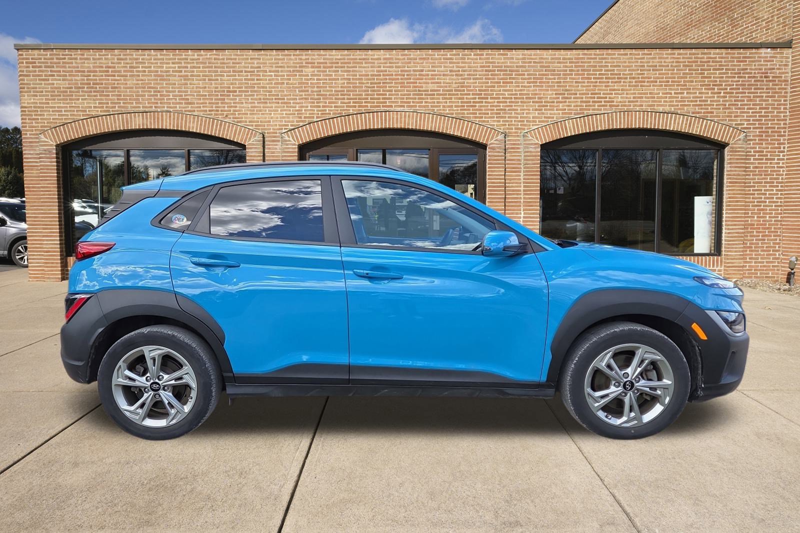 2023 Hyundai Kona SEL photo 2