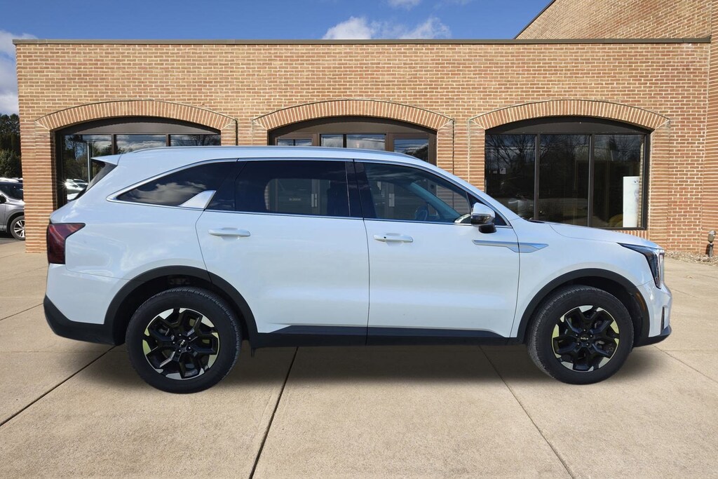 Used 2024 Kia Sorento S SUV