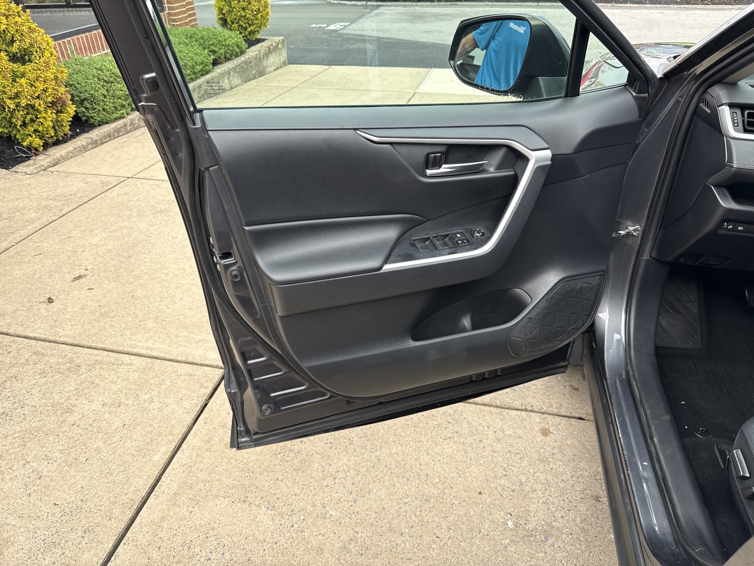 2019 Toyota RAV4 XLE - Photo 25