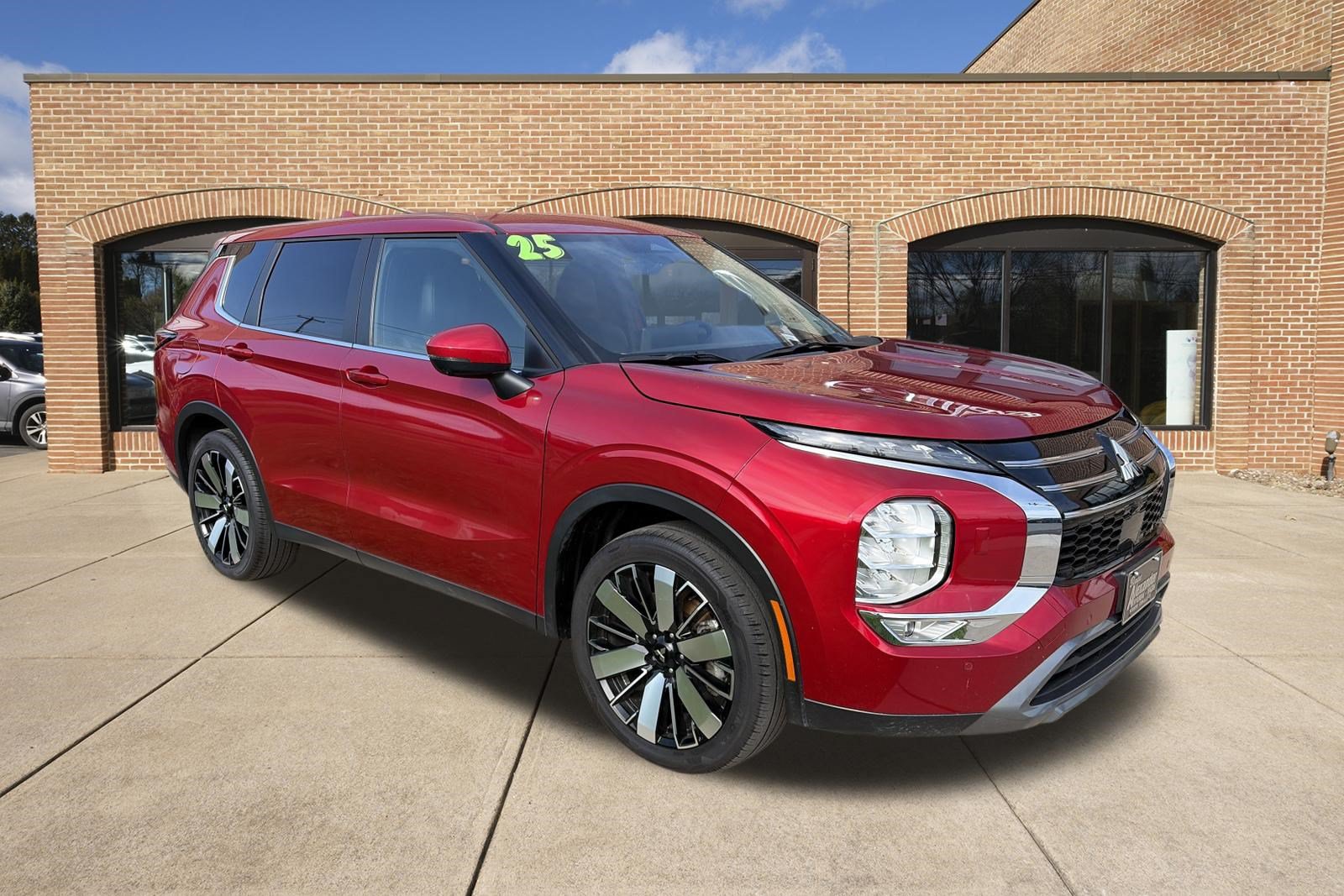 Used 2025 Mitsubishi Outlander SE SUV