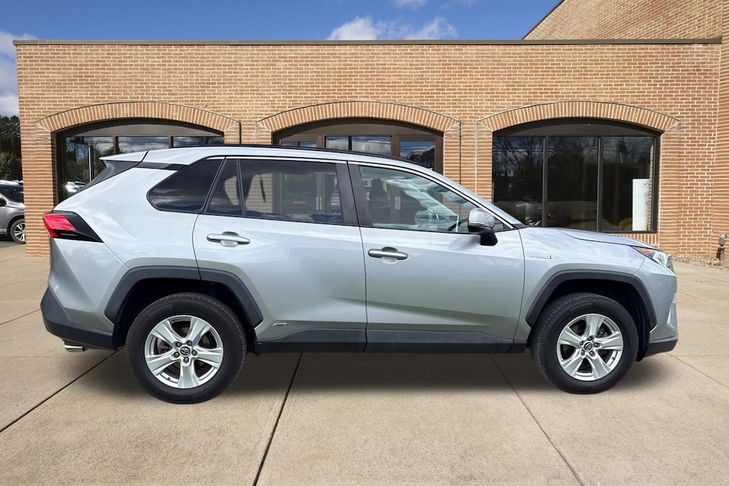 Used 2019 Toyota RAV4 XLE SUV