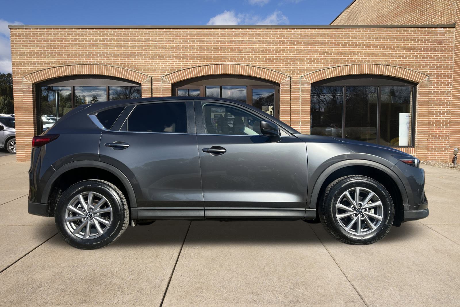 2022 Mazda CX-5 2.5 S Preferred photo 2