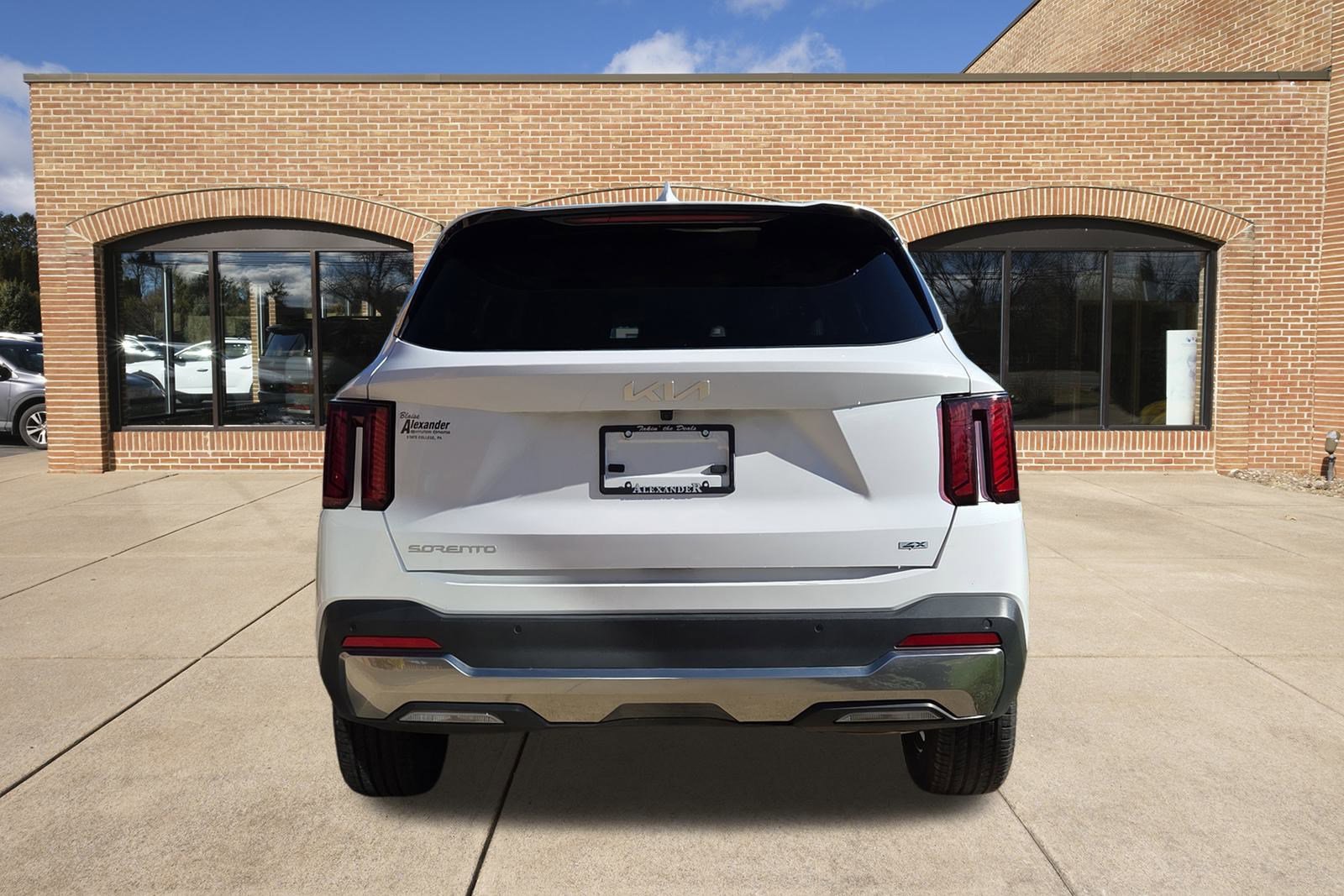 2024 Kia Sorento S photo 3