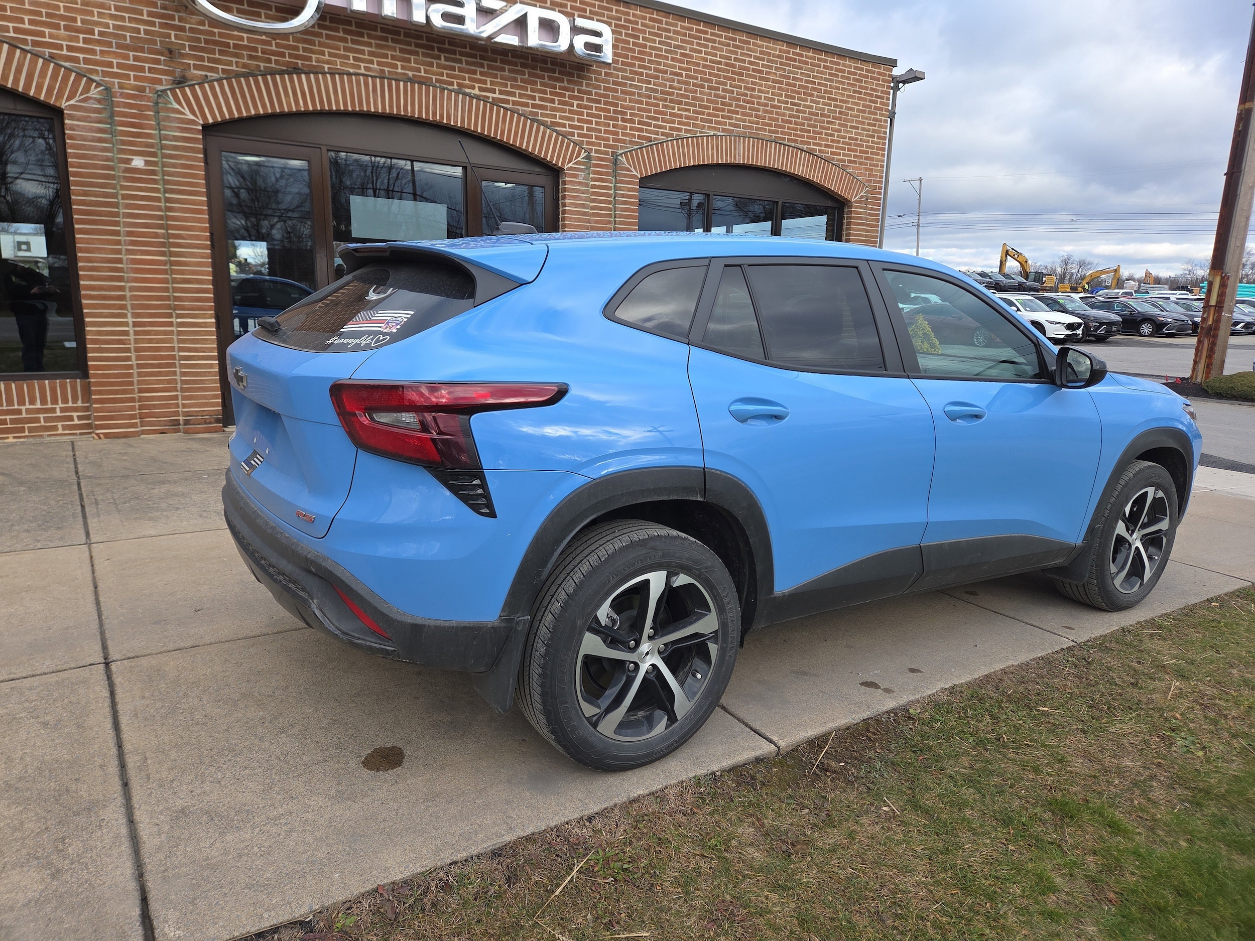 2024 Chevrolet Trax photo 2