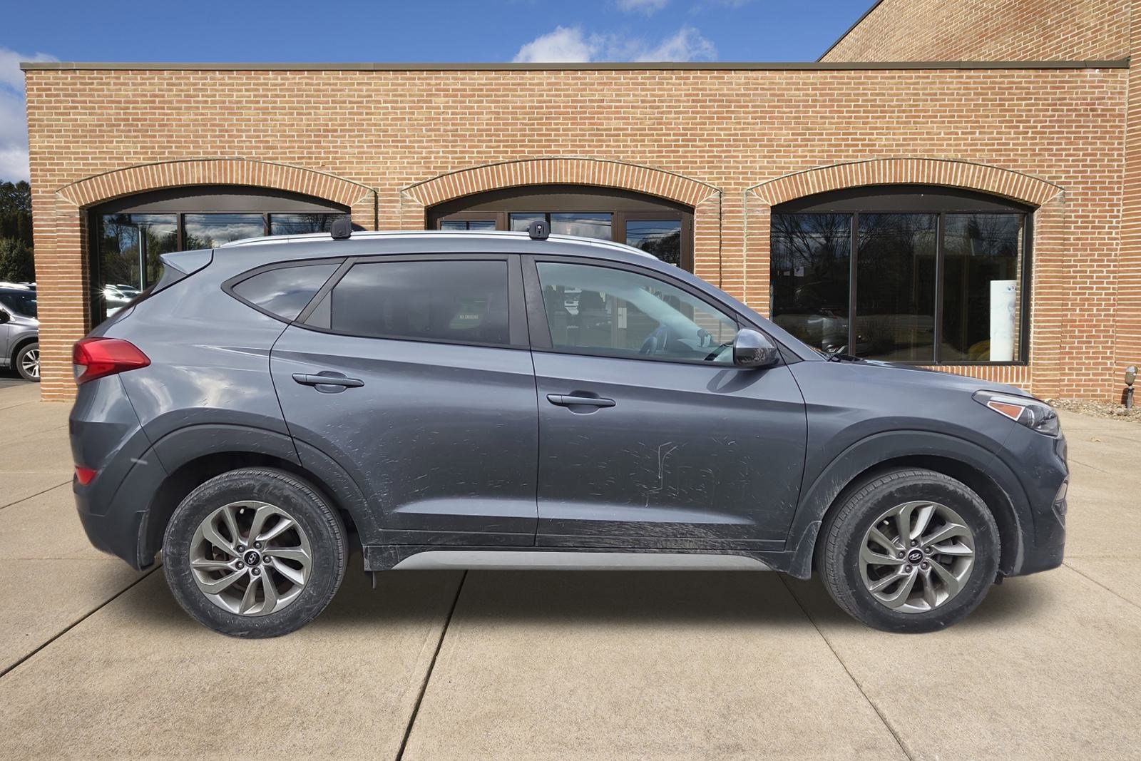 2017 Hyundai Tucson SE photo 2