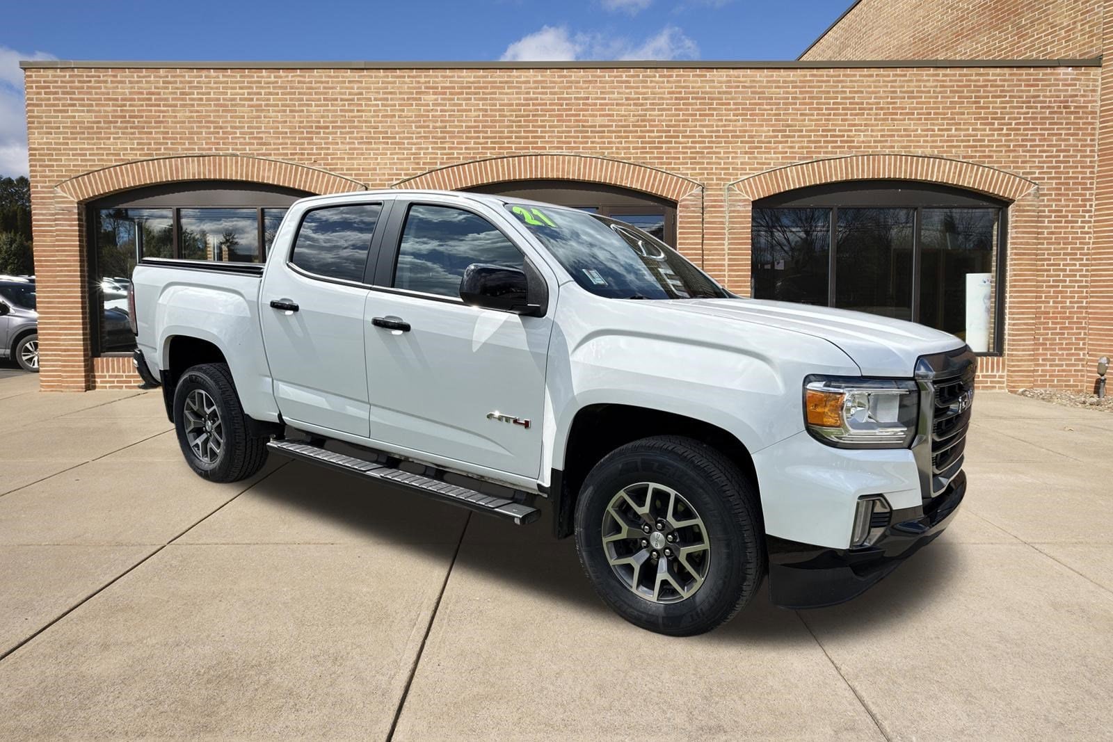 2021 GMC Canyon 4WD AT4 Crew Cab Short Box's photo