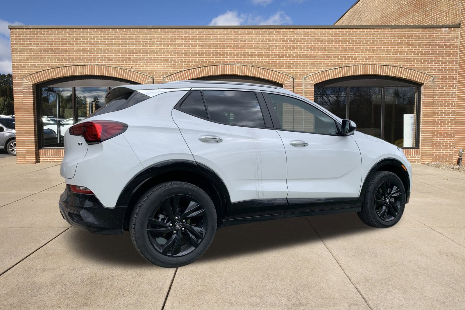 2024 Buick Encore GX Sport Touring photo 2