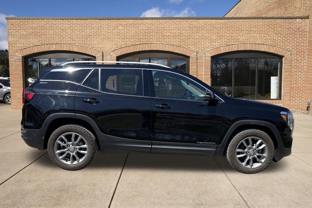Used 2024 GMC Terrain SLT SUV