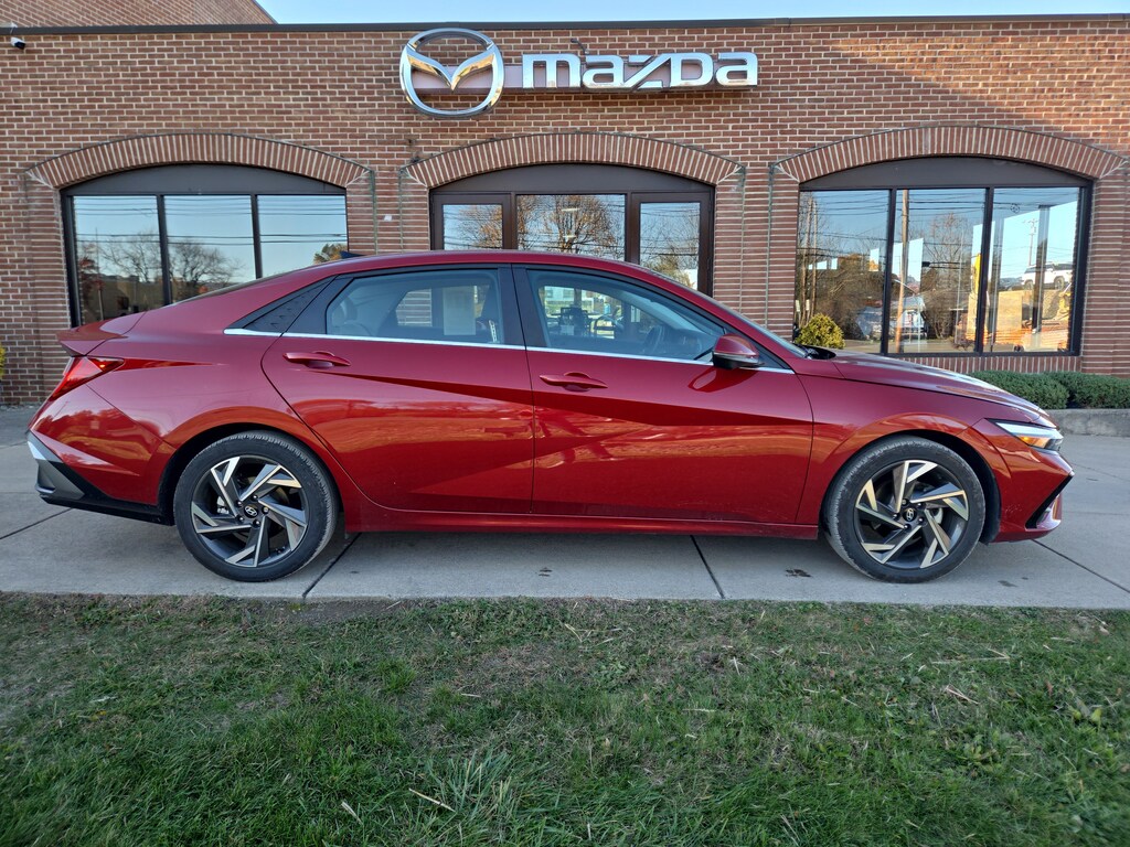 Used 2024 Hyundai Elantra Limited Sedan
