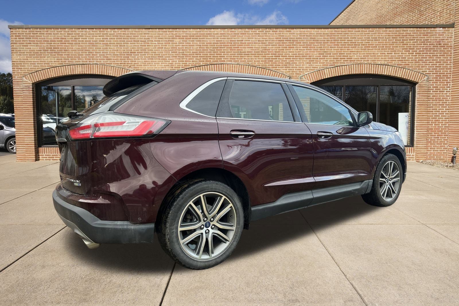 2019 Ford Edge Titanium photo 2