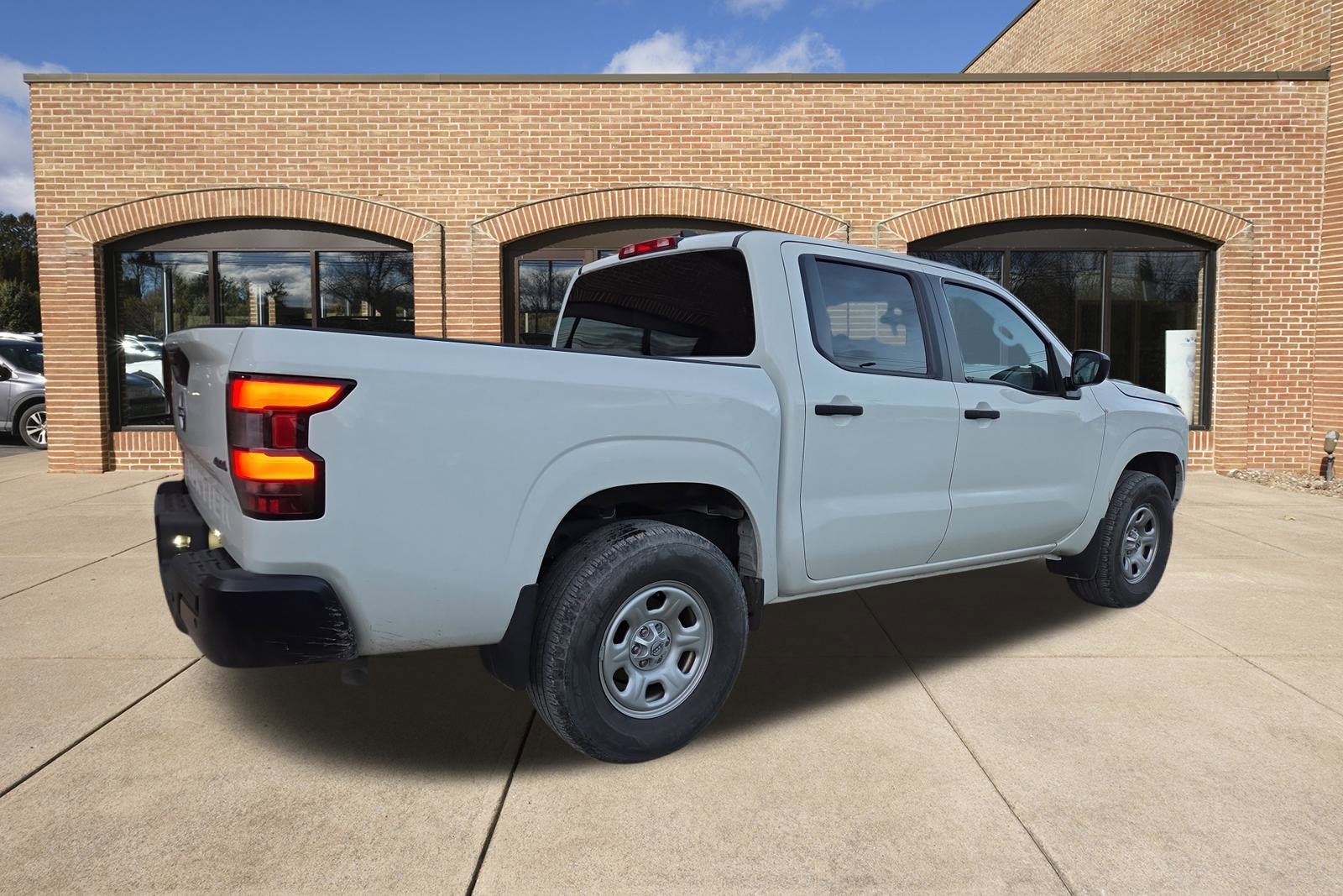 2022 Nissan Frontier Crew Cab S photo 3