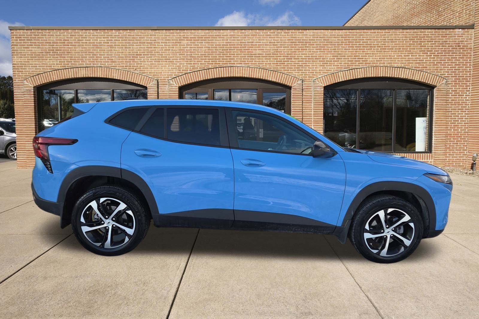 2024 Chevrolet Trax photo 2