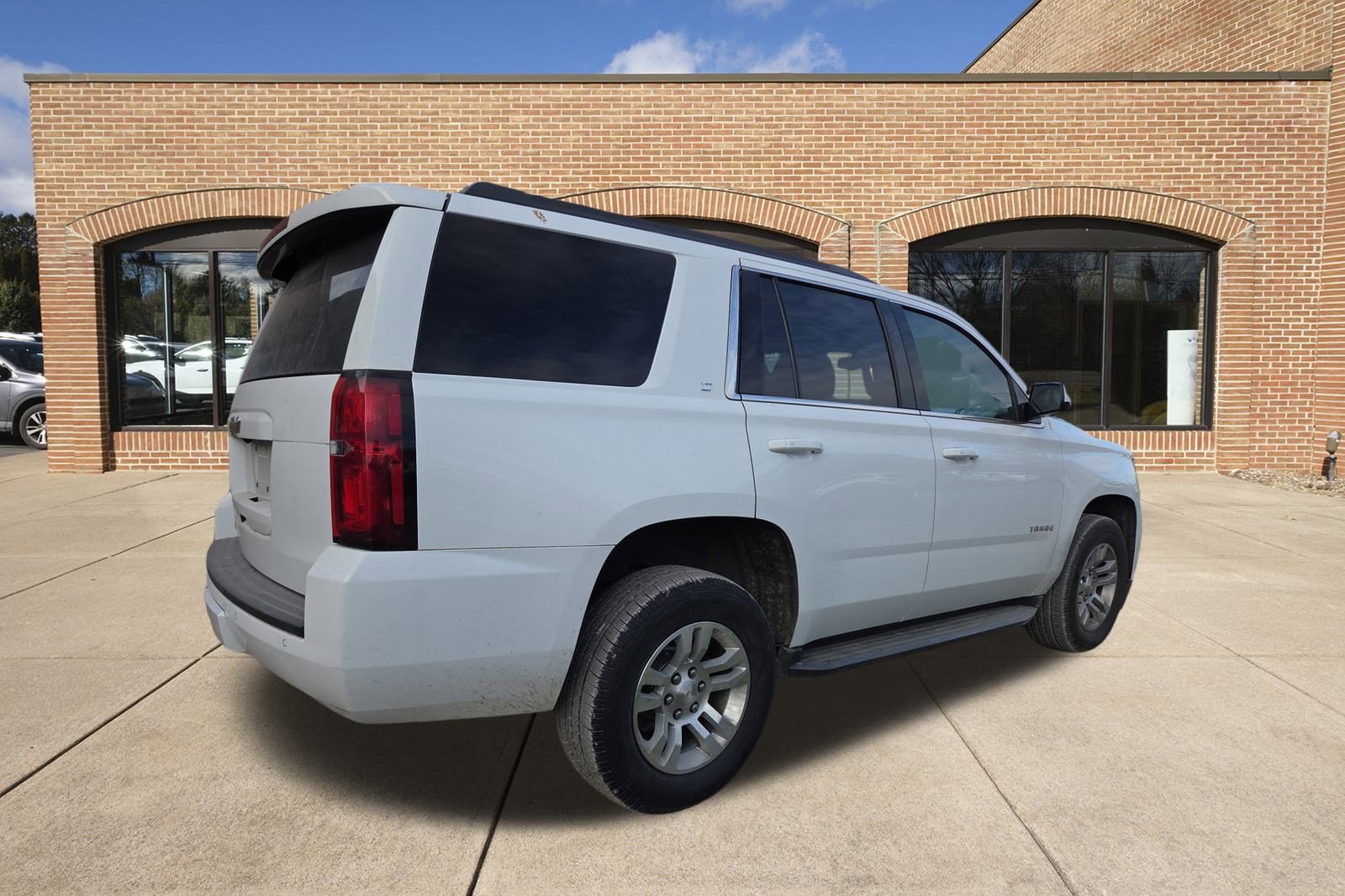 2019 Chevrolet Tahoe LT photo 3
