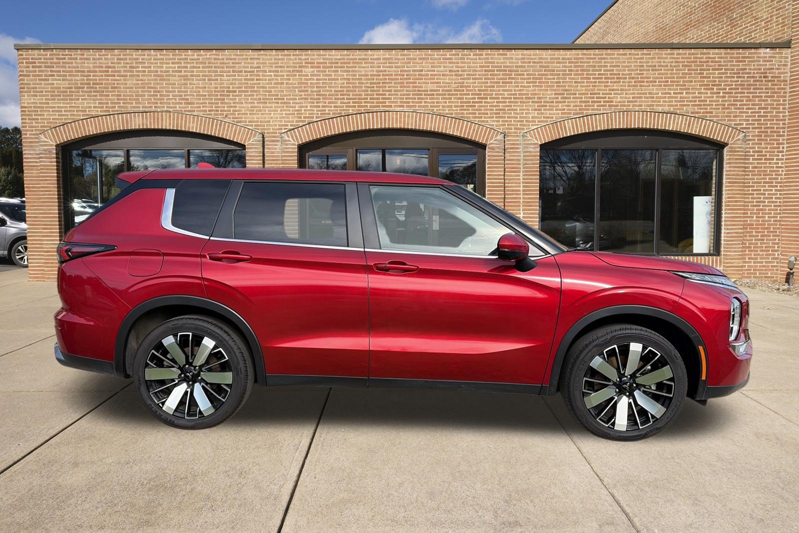 Used 2025 Mitsubishi Outlander SE SUV