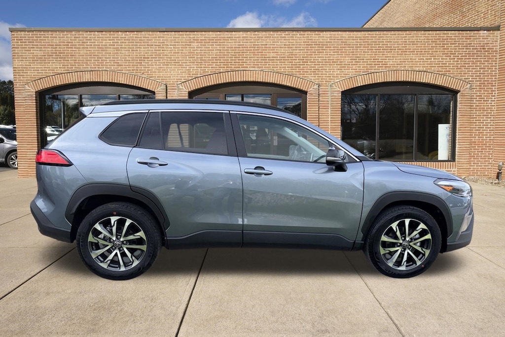 Used 2025 Toyota Corolla Cross XLE SUV