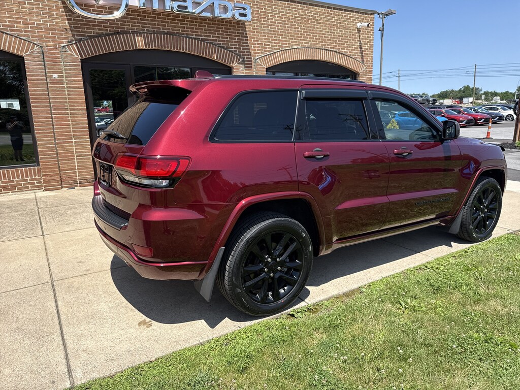 Used 2021 Jeep Grand Cherokee Laredo SUV