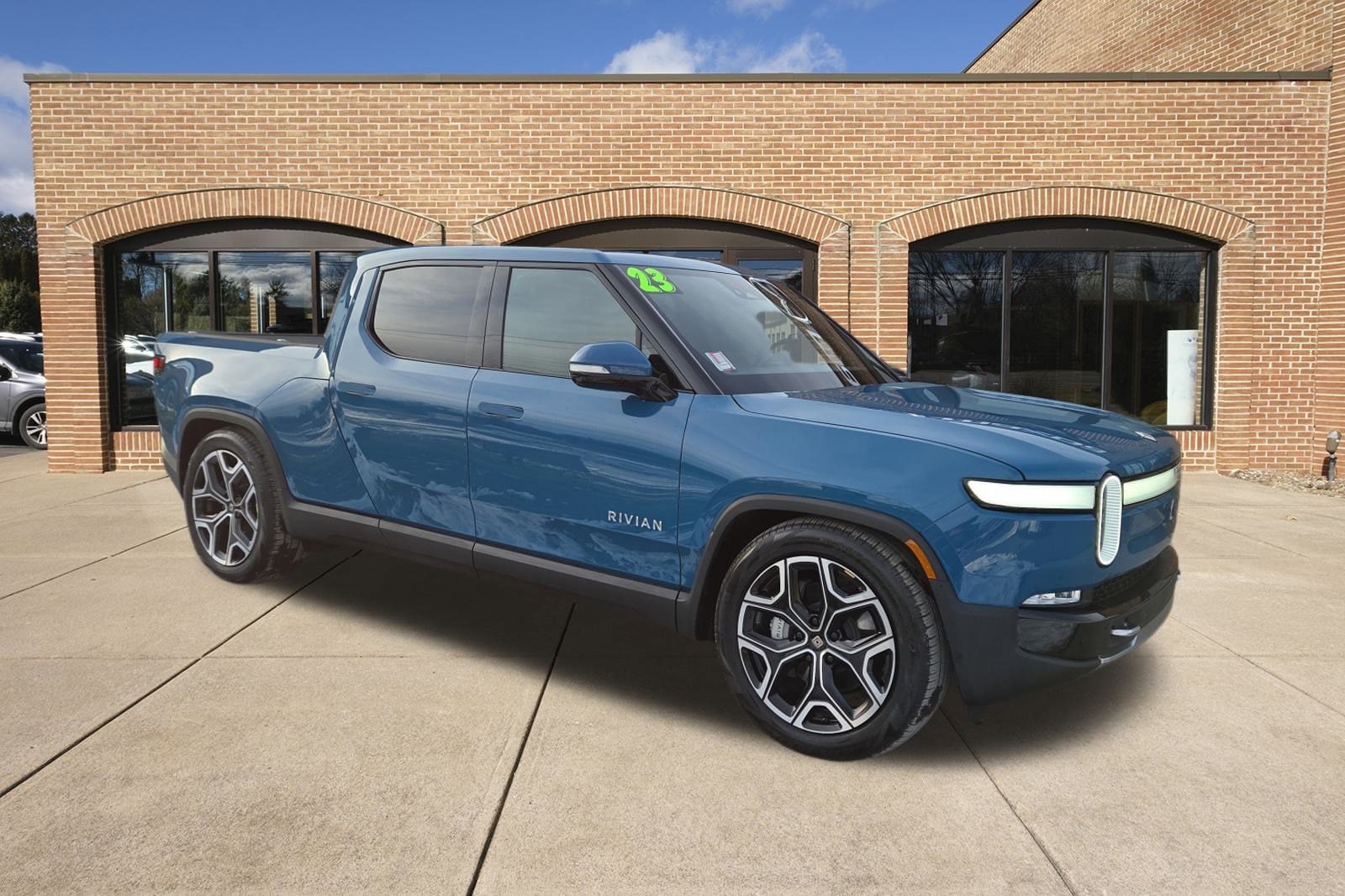 2023 Rivian R1T Adventure's photo