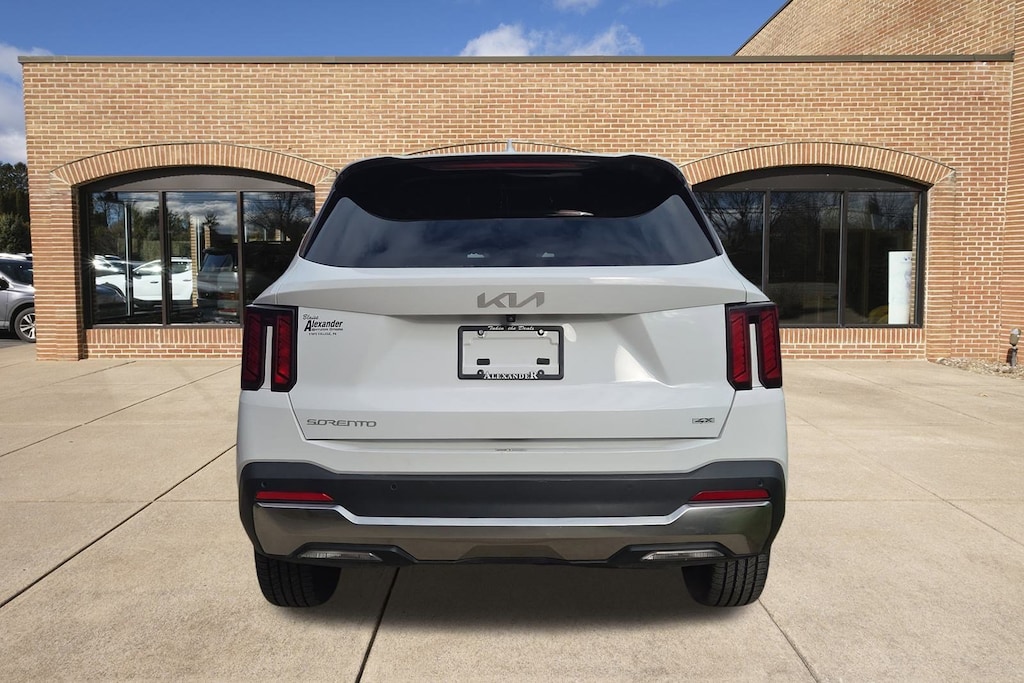 Used 2024 Kia Sorento S SUV