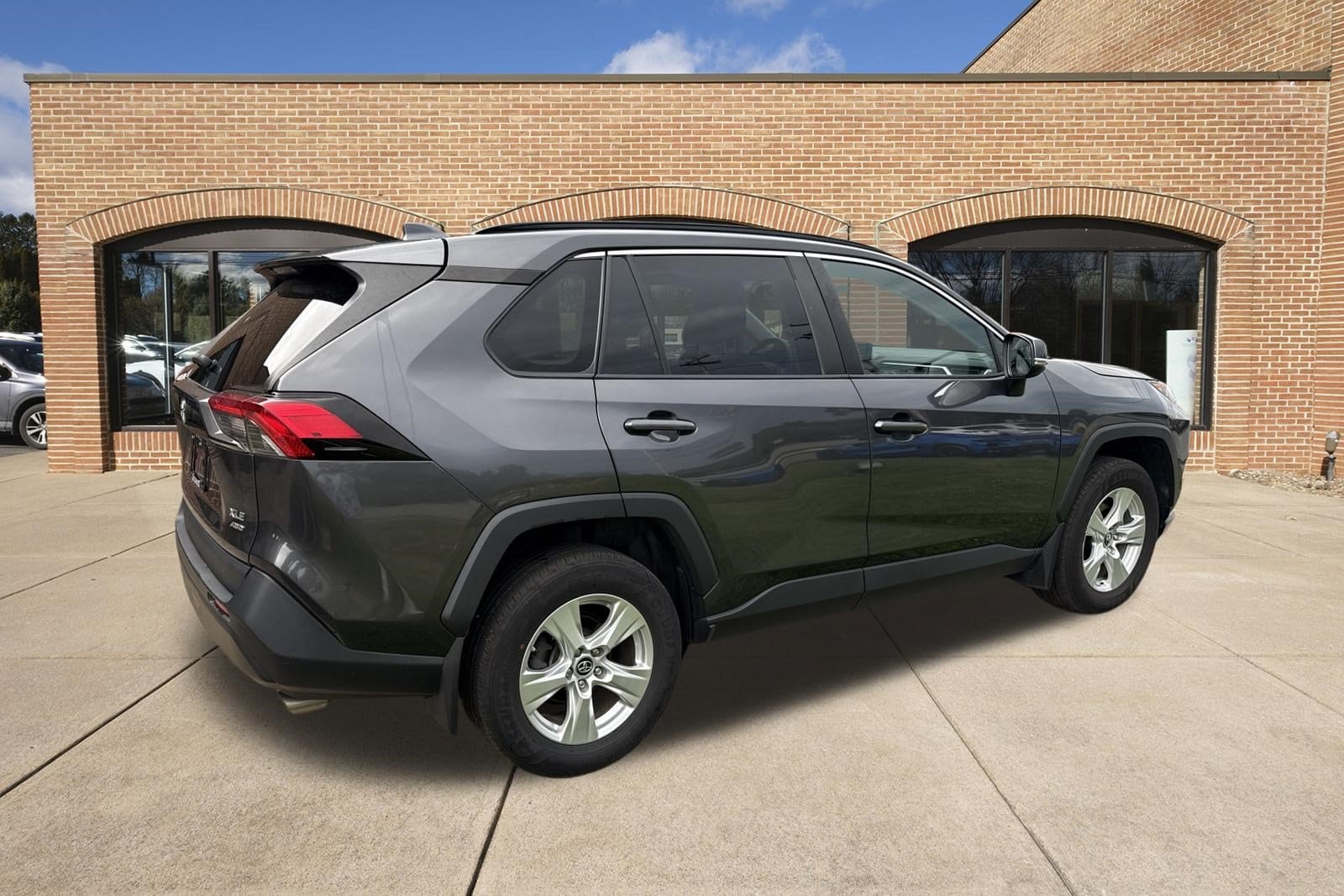 2019 Toyota RAV4 XLE - Photo 6