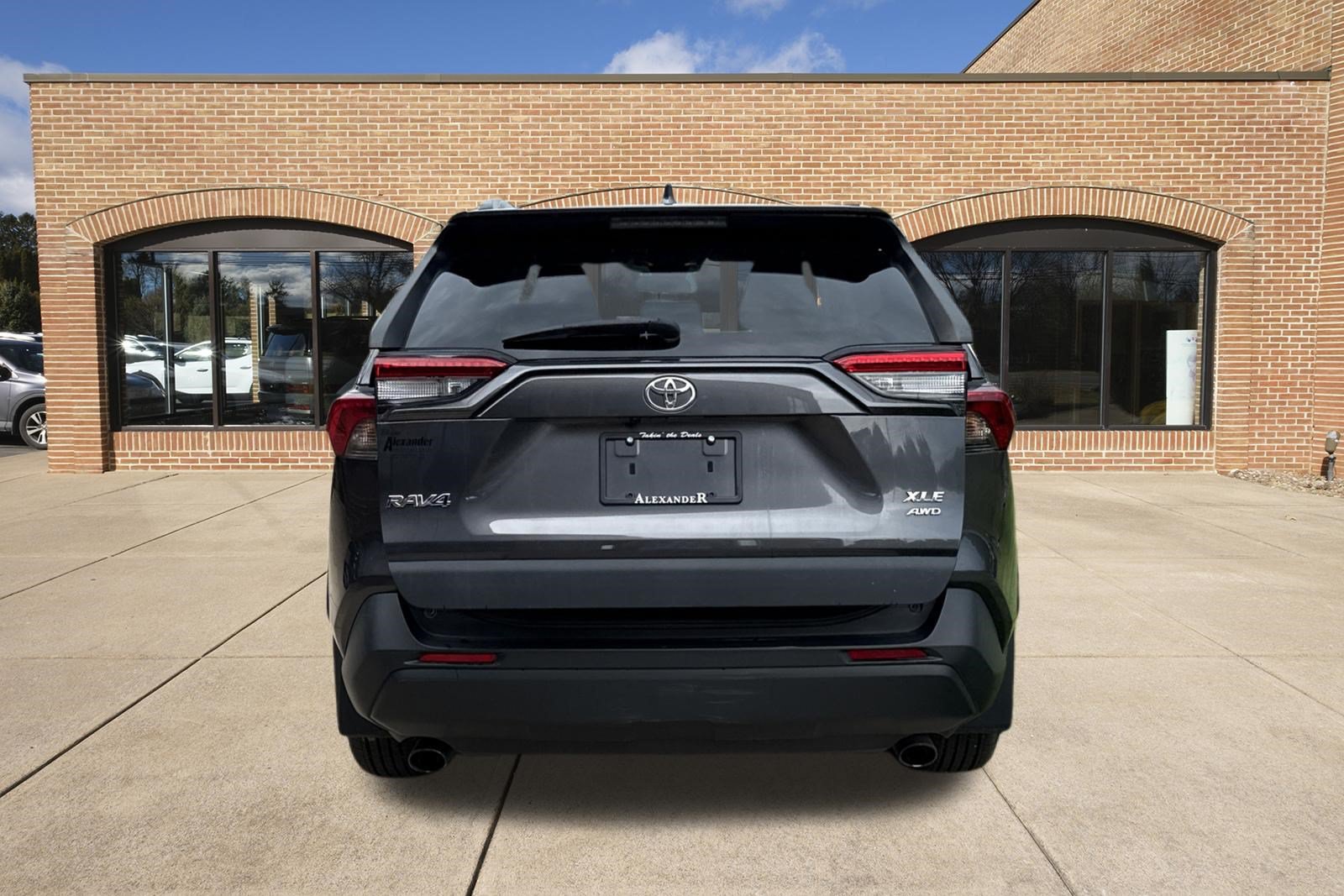 2019 Toyota RAV4 XLE - Photo 8
