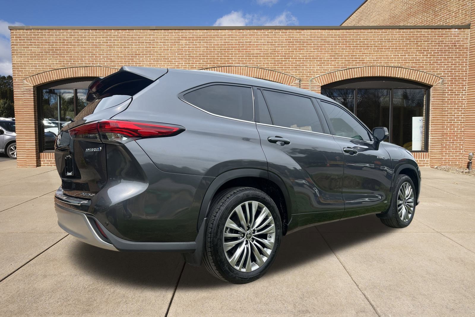 2021 Toyota Highlander Platinum Hybrid photo 3