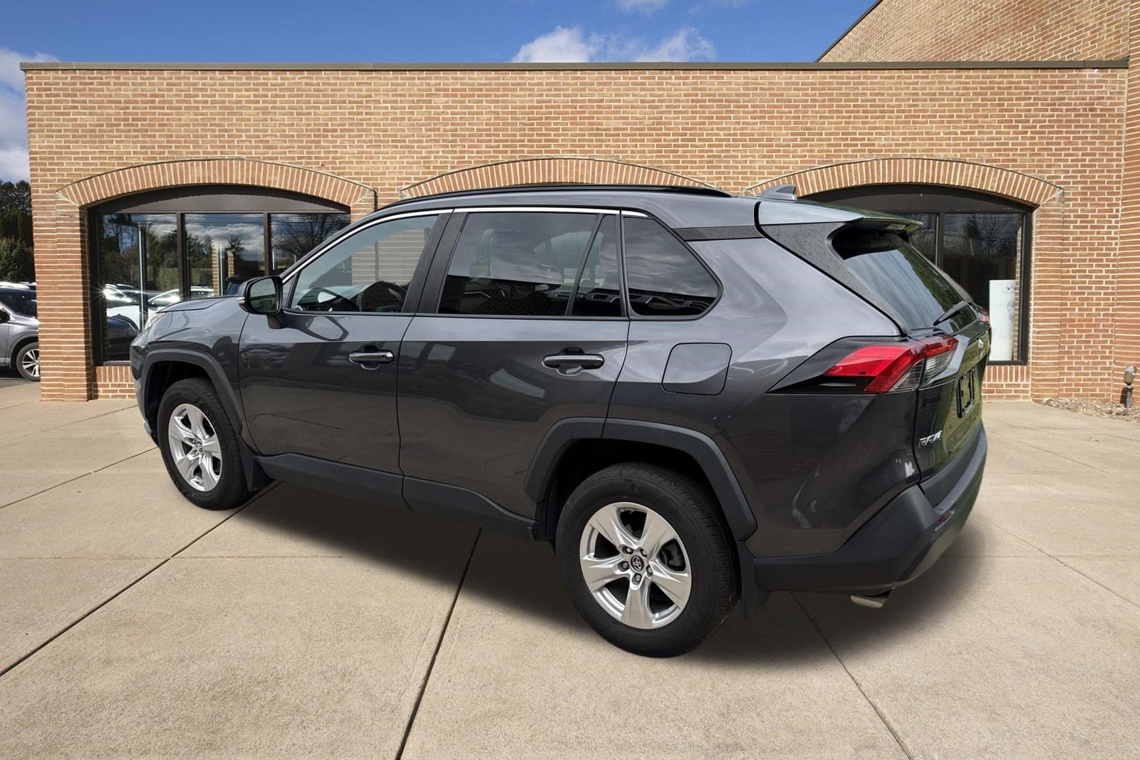 2019 Toyota RAV4 XLE - Photo 11