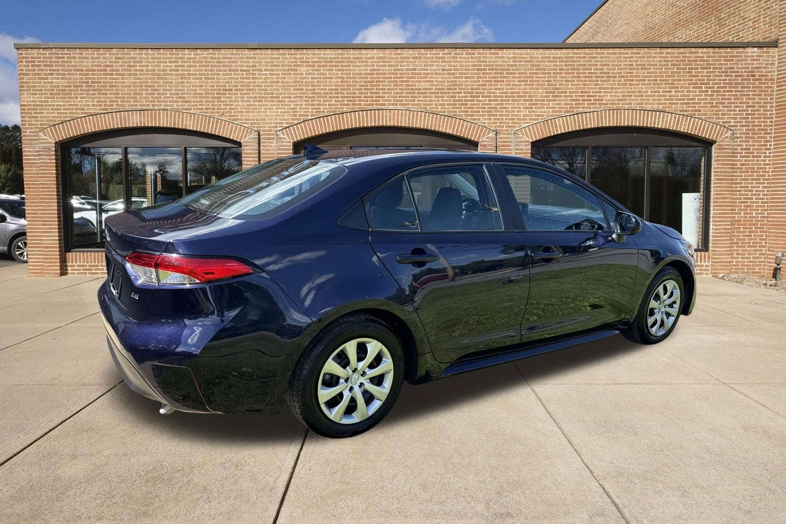 2025 Toyota Corolla LE - Photo 3