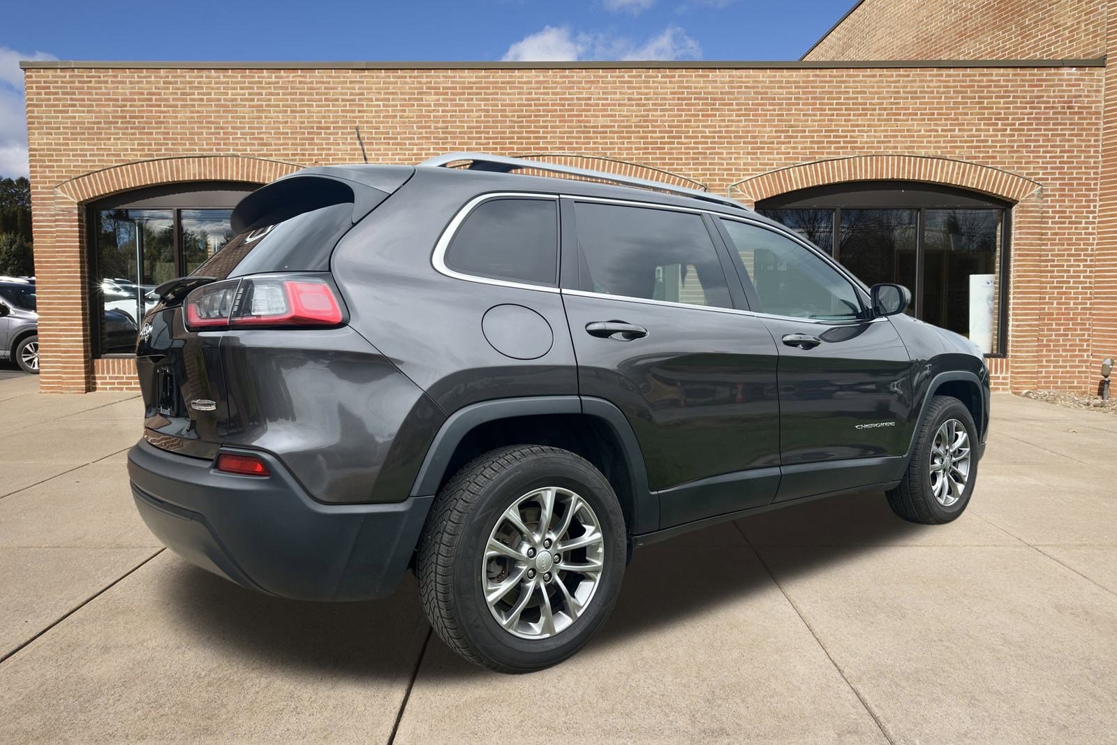 2019 Jeep Cherokee Latitude photo 2