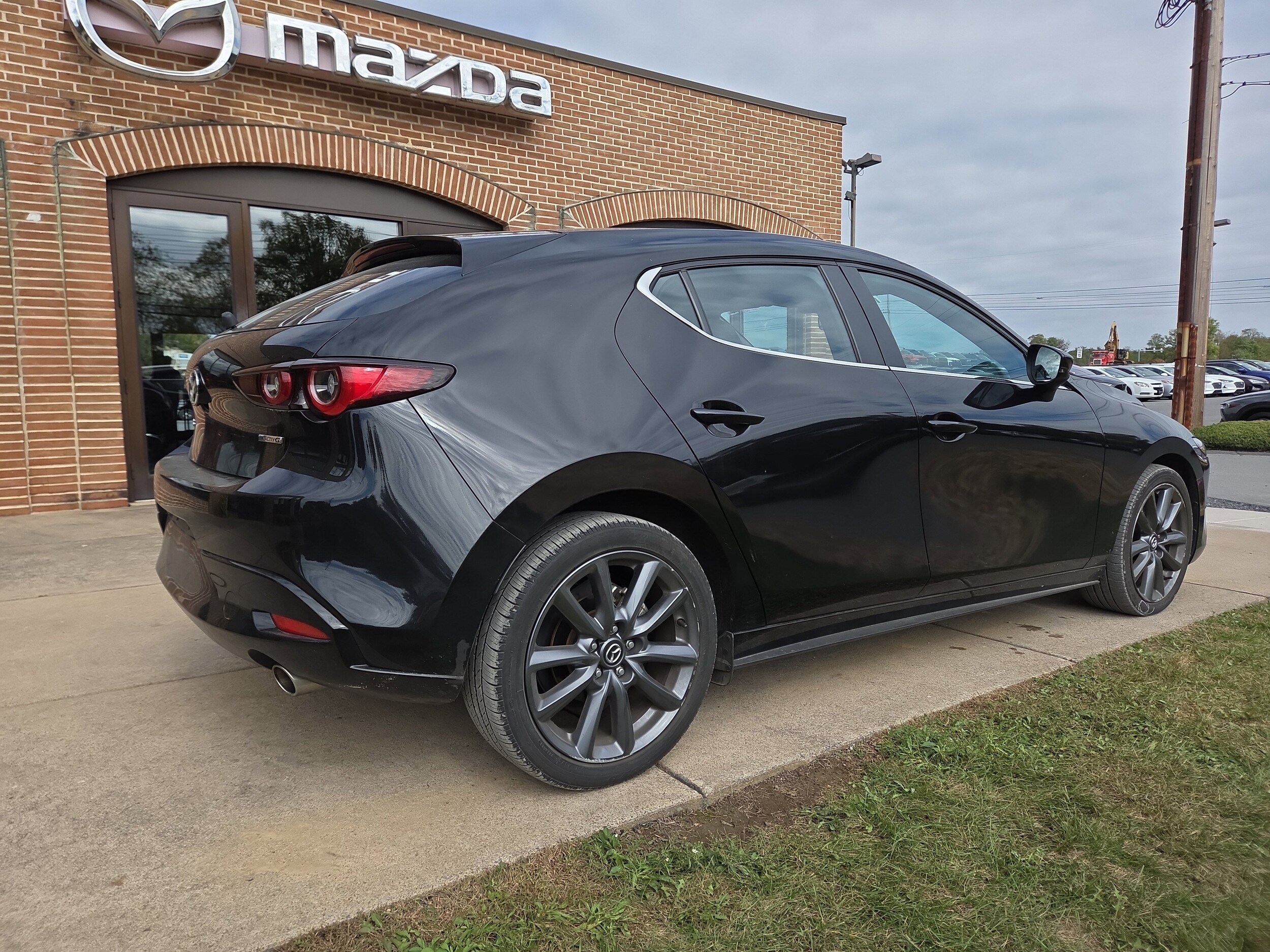 2024 Mazda Mazda3 Hatchback 2.5 s Preferred photo 3
